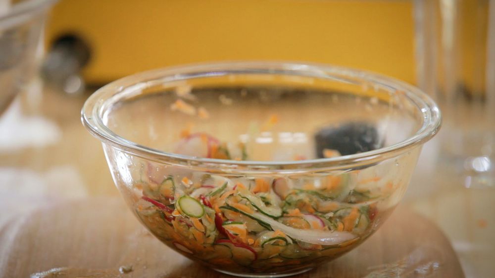 Salada prensada de pepino e rabanete